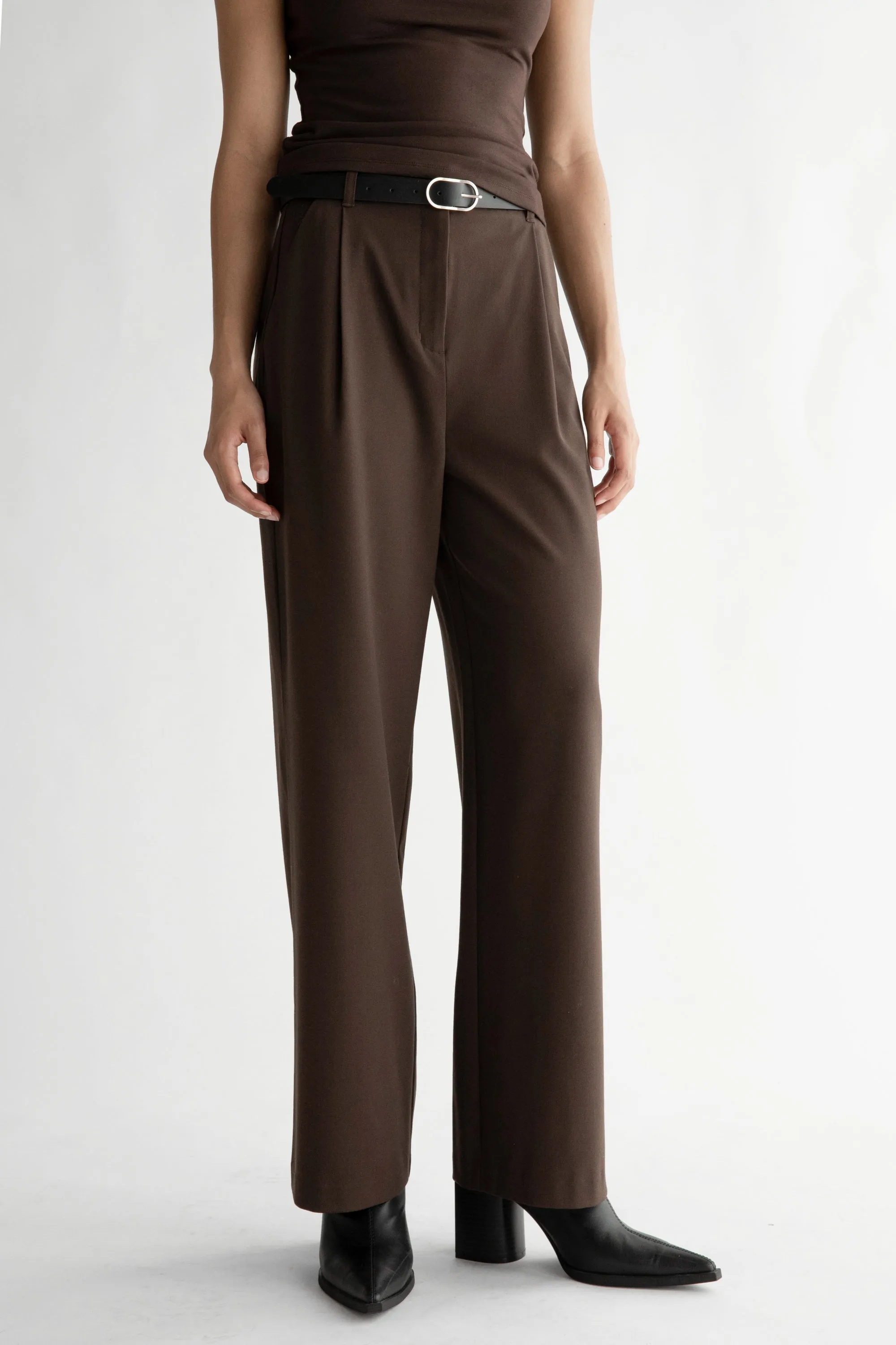 STRAIGHT LEG TROUSER